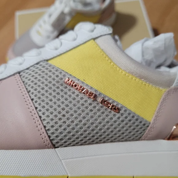 Brandnew with box - Picture 3 of 7